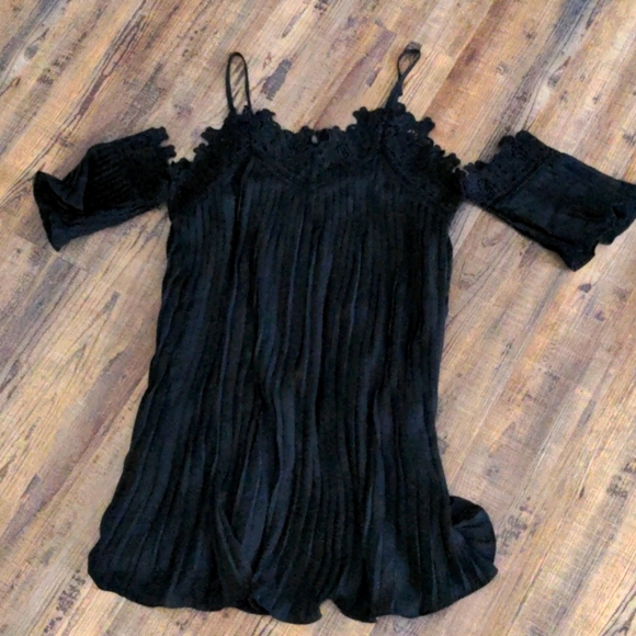 Cold shoulder lace black dress